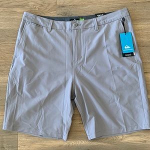 Quicksilver || Gray Boardshorts